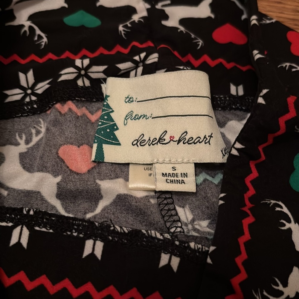 2 pairs of Christmas leggings + socks! - Picture 3 of 3